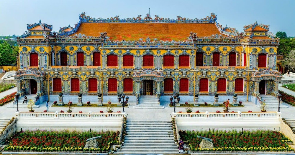 Ngôi điện mang nét uy nghi, bề thế chốn Hoàng cung triều Nguyễn. Đây từng là nơi làm việc, sinh hoạt của 2 vị vua Nguyễn cuối cùng là Khải Định và Bảo Đại. image00520240920152138.jpg