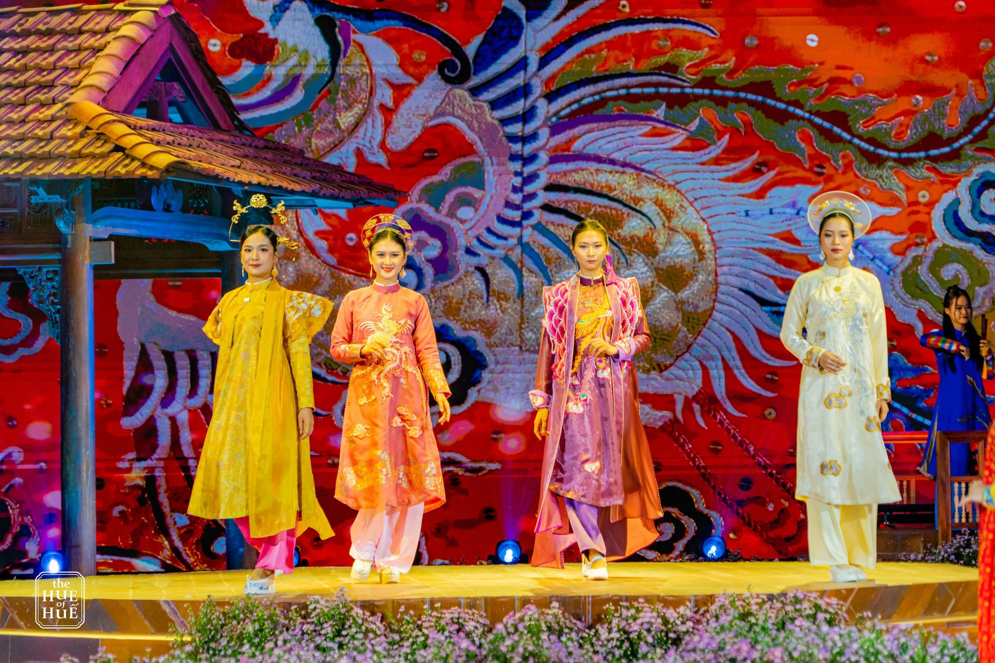 Lễ hội Áo dài Huế 2024 “Linh Phụng” tiếp tục tôn vinh và khẳng định vị thế Huế - kinh đô áo dài và hướng đến sự kiện chính trị quan trọng Thừa Thiên Huế trở thành Thành phố trực thuộc Trung ương. 5.jpg