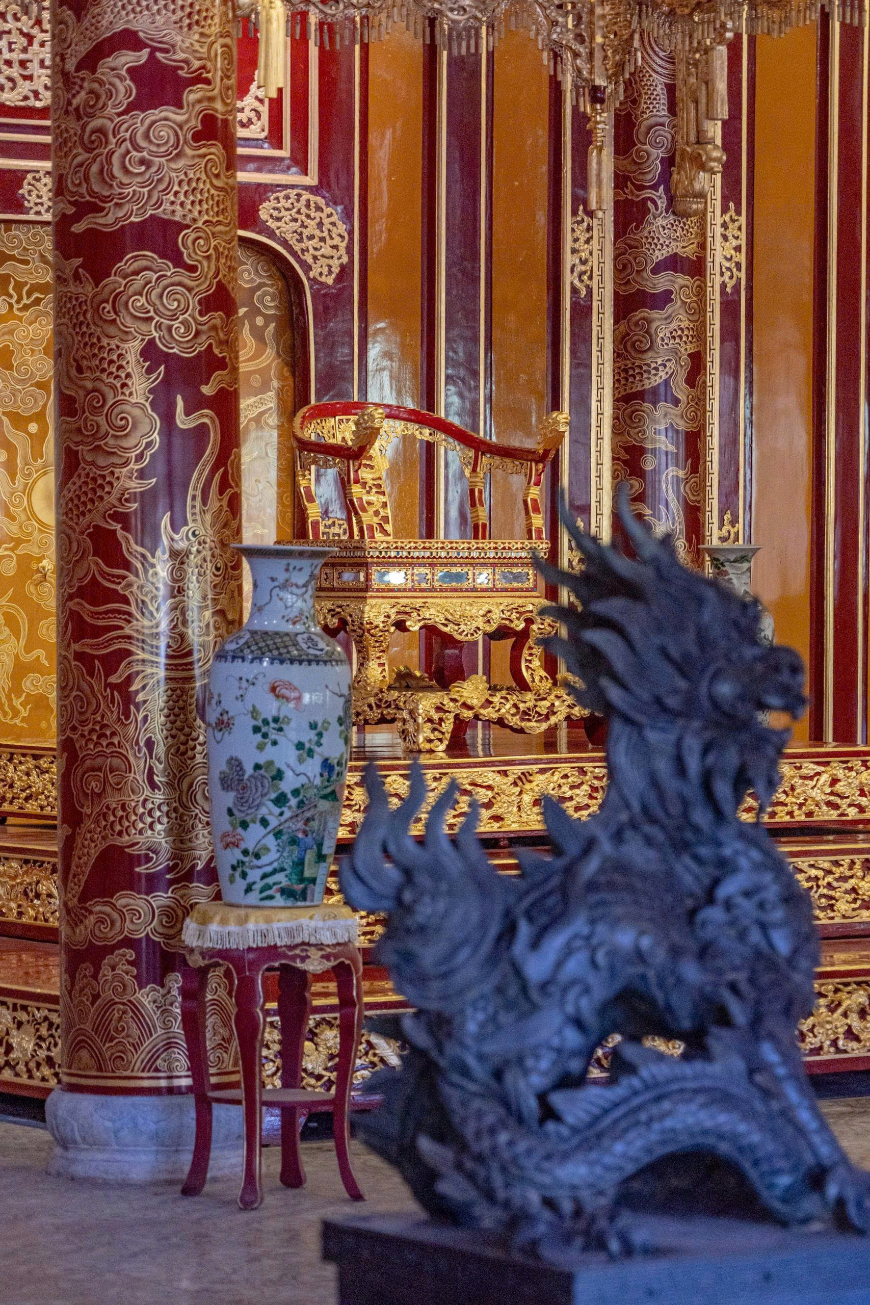 Được biết, Ngai vàng phiên bản thay thế sẽ đặt đến lúc sửa xong Ngai vàng - Bảo vật quốc gia. 7.jpg