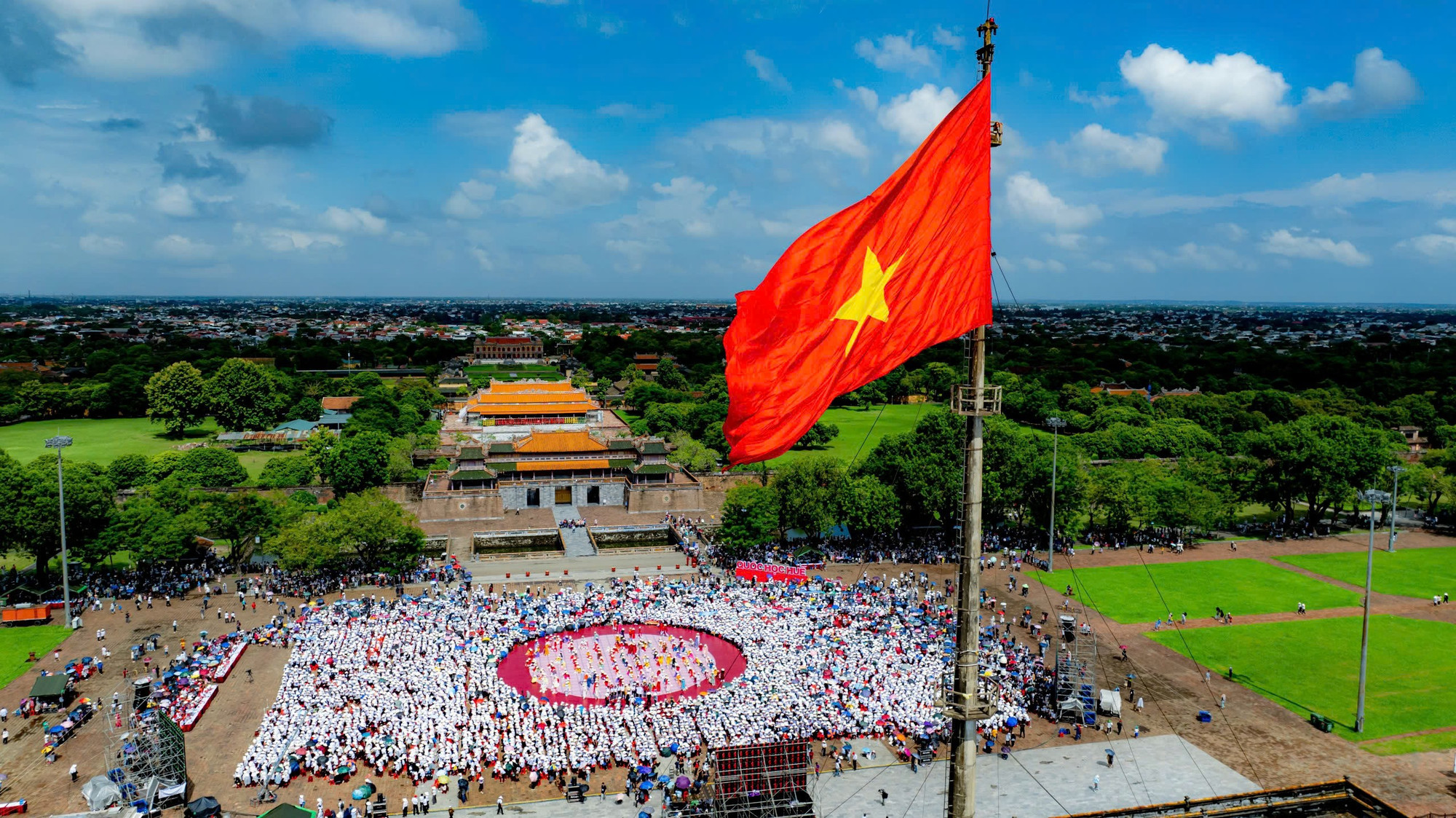 Đầu cầu Thừa Thiên Huế đã làm nên chiến thắng vẻ vàng trong 7 lần vào chung kết Olympia và 3 lần giành được vòng nguyệt quế. (Ảnh: Đình Hoàng) z5924957125726-5f79a76ac24b3177a9ad0a7d02840bb3-3204.jpg