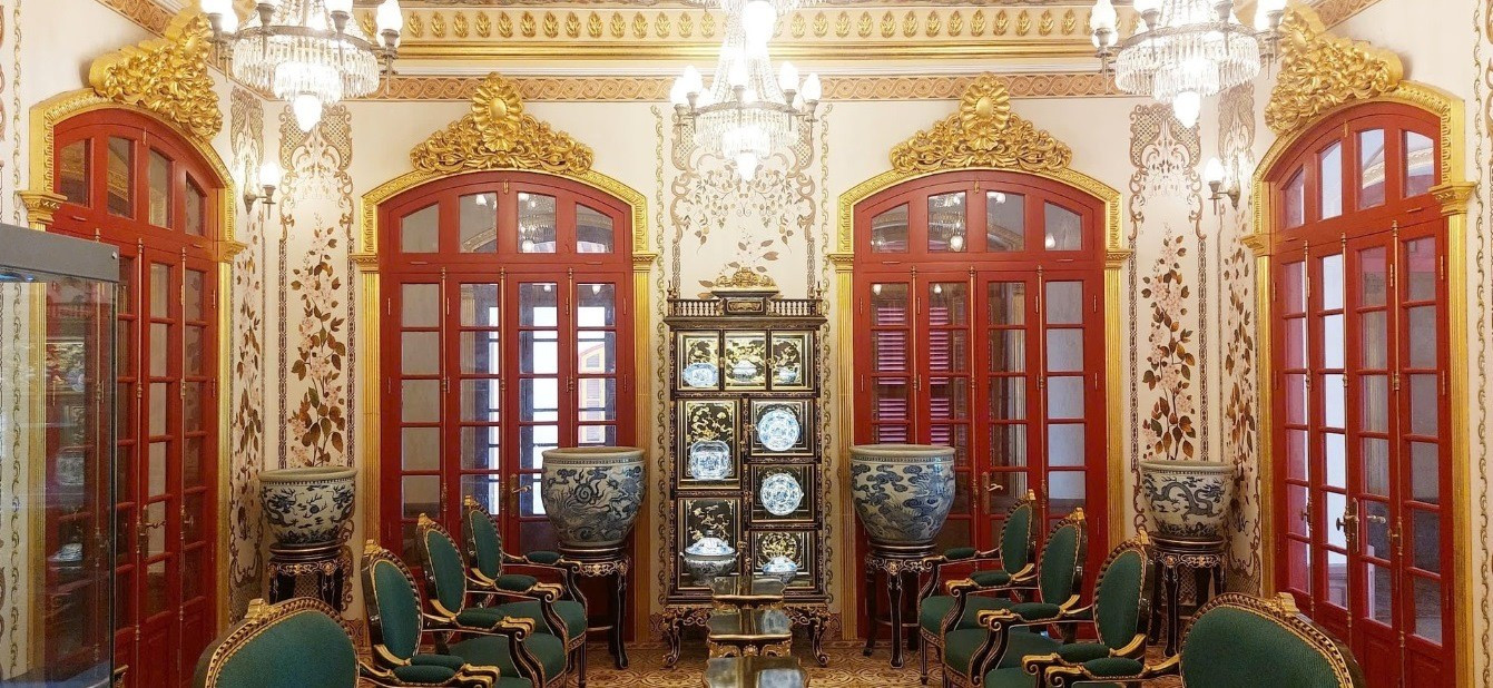 Theo các chuyên gia, bên cạnh những giá trị lịch sử, Điện Kiến Trung còn mang những giá trị to lớn về kiến trúc và mĩ thuật vì nó có đầy đủ những đặc điểm một công trình phong cách Đông Dương. untitled9.jpg