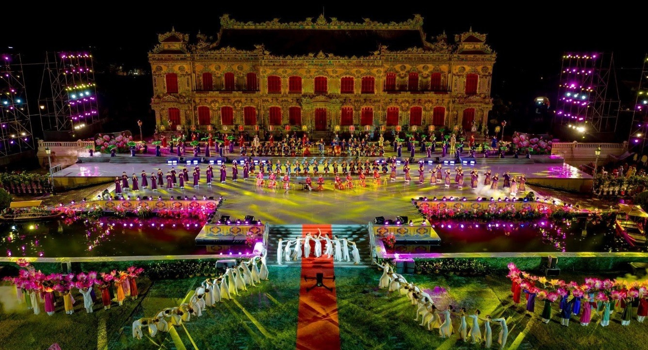 Tại Tuần lễ Festival nghệ thuật quốc tế Huế 2024 tổ chức vào tháng 6 vừa qua, Điện Kiến Trung được chọn là nơi diễn ra lễ khai mạc, bế mạc và các sự kiện văn hóa nghệ thuật quan trọng khác. untitled11.jpg