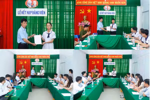 Các học sinh ưu tú tại huyện Phong Điền được kết nạp Đảng.