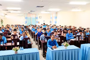 Hơn 80 đại biểu là Chủ tịch, Phó Chủ tịch công đoàn, Trưởng ban Thanh tra nhân dân các công đoàn cơ sở tham dự.