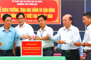 Nhà trường đóng góp vào quỹ.