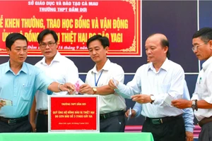 Nhà trường đóng góp vào quỹ.