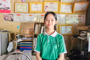 Nữ sinh Huỳnh Hồng Như đạt điểm 10 môn Ngữ Văn.