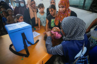 tiem-chung-vacxin-bai-liet-o-dai-gaza-03.jpg