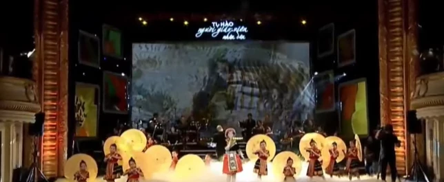 Nhiều ca khúc ngợi ca nghề giáo được biểu diễn trong chương trình nghệ thuật "Tự hào người giáo viên nhân dân".