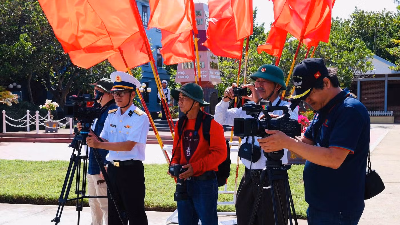 Lênh đênh tác nghiệp trên đảo Trường Sa