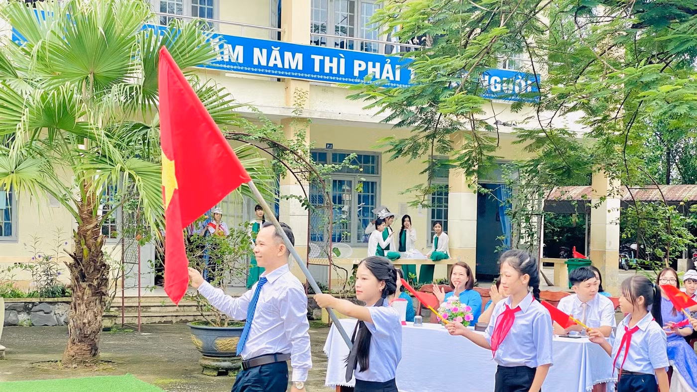 Trường 19 tháng 8 đón học sinh khối lớp 6 trong lễ khai giảng năm học 2025 - 2026. 