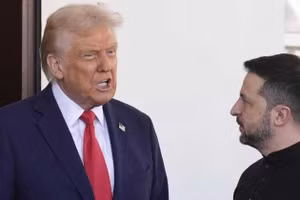 Tổng thống Mỹ Donald Trump (trái) và Tổng thống Ukraine Vladimir Zelensky.