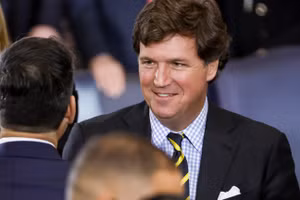 Nhà báo người Mỹ Tucker Carlson.