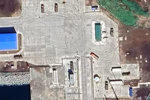 Hình ảnh vệ tinh tiết lộ Nga chuẩn bị đưa ICBM Bulava lên tàu ngầm hạt nhân lớp Borei.