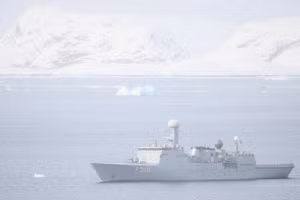 Đan Mạch bắt đầu triển khai thêm khí tài quân sự đến Greenland.