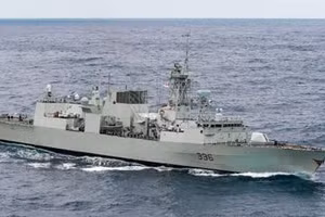 Tàu Hải quân Hoàng gia Canada Montréal thăm Thành phố Hồ Chí Minh 