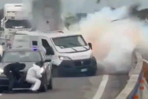 Hiện trường vụ cướp táo bạo xe chở tiền ở Ý, hôm 9/2.