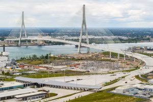 Cầu quốc tế Gordie Howe - nối liền Windsor (Ontario, Canada) và Detroit (Michigan, Mỹ).