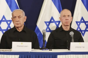 Thủ tướng Israel Benjamin Netanyahu (trái) và cựu Bộ trưởng Quốc phòng Yoav Gallant.