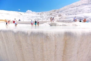 Pamukkale - kỳ quan khác thường và tuyệt đẹp ở Thổ Nhĩ Kỳ