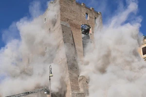 Hiện trường tòa tháp Torre dei Conti ở Rome sụp đổ một phần, ngày 3/11/2025.