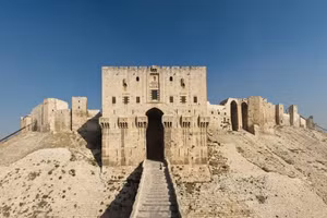 Thành cổ Aleppo ở Syria được nhiều người coi là lâu đài cổ nhất thế giới còn tồn tại.