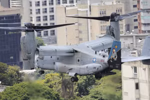 Máy bay Bell-Boeing V-22 Osprey của Mỹ thực hiện diễn tập sơ tán ở Caracas, Venezuela, ngày 23/5/2026.