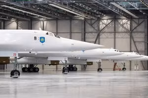 Máy bay ném bom chiến lược Tu-160 của Nga.