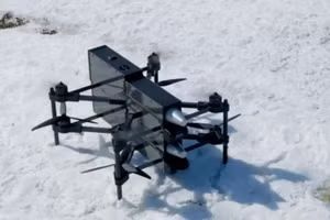 Hàn Quốc ra mắt UAV mới cho phép một người vận hành điều khiển cùng lúc 100 chiếc.