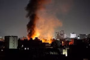 20 chiến đấu cơ Israel không kích mạnh vào Yemen, ngày 7/7/2025.