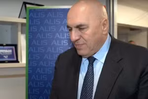 Bộ trưởng Quốc phòng Ý Guido Crosetto mới đây đã ra tín hiệu sẵn sàng dừng vận chuyển vũ khí tới chiến sự.