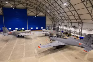 Máy bay huấn luyện cánh quạt UTS-800 của Nga.