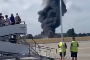 Hiện trường vụ tai nạn máy bay ở London, Anh, ngày 13/7/2025.