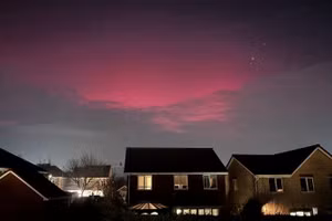 Cực quang chiếu sáng những đám mây trên khu vực Rushmere St. Andrew, Ipswich, Suffolk, tối 19/1/2026.