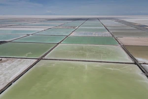 Salar de Uyuni, cánh đồng muối chứa lithium lớn nhất thế giới, ở Bolivia.