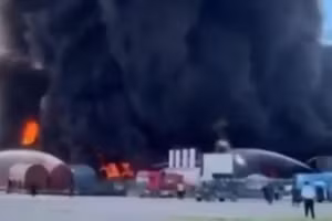 Cơ sở dầu mỏ của Iraq ở thành phố Erbil bốc cháy dữ dội sau một cuộc tấn công UAV, ngày 22/4/2026.