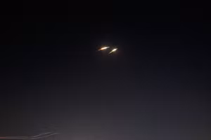 Israel phóng tên lửa để đánh chặn các tên lửa đạn đạo của Iran nhắm vào thủ đô Tel Aviv, ngày 6/4/2026.