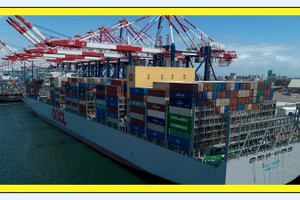 Những tàu đầu tiên chở hàng Trung Quốc với mức thuế 145% cập cảng Mỹ.