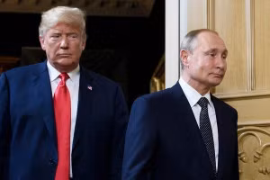 Tổng thống Mỹ Donald Trump (trái) và tổng thống Nga Vladimir Putin.