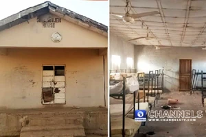 Những kẻ tấn công xông vào Trường Trung học Phổ thông dành cho Nữ sinh của Chính phủ ở thị trấn Maga, bắt cóc nữ sinh và sát hại phó hiệu trưởng, ngày 17/11/2025.