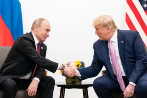 Tổng thống Nga Vladimir Putin gặp ông Donald Trump bên lề Hội nghị thượng đỉnh G20 tại Osaka, Nhật Bản, ngày 28/6/2019.