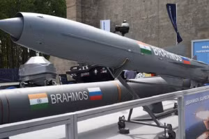 Tên lửa hành trình siêu thanh BrahMos.