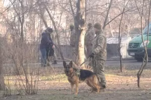 Các nhà tuyển quân Ukraine dùng chó nghiệp vụ để truy bắt lính nghĩa vụ.