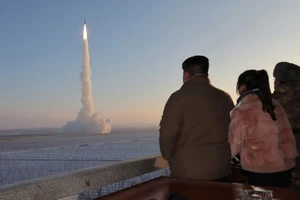 Nhà lãnh đạo Triều Tiên Kim Jong-un giám sát vụ phóng ICBM, ngày 31/10/2024.