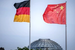 Cờ của Đức và Trung Quốc.