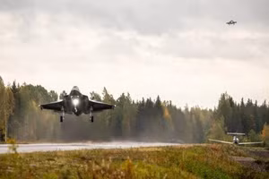 Chiến đấu cơ của Mỹ đáp xuống sân bay ở Hy Lạp hôm 27/9 để tham gia tập trận Ramstein Flag.