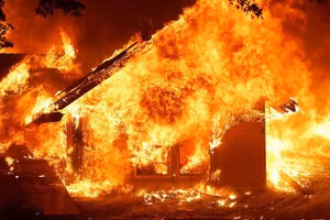 Cháy rừng kinh hoàng ở Los Angeles khiến 30.000 người phải sơ tán để bảo toàn tính mạng, ngày 7/1/2025.