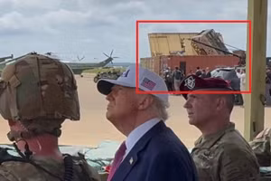 Bệ phóng bí ẩn được đặt trong container vận chuyển được giới thiệu với Tổng thống Mỹ Donald Trump tại căn cứ Fort Bragg ở Bắc Carolina, ngày 10/6/2025.