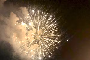 Hòa Bình: Pháo hoa rực sáng kỷ niệm 50 năm ngày giải phóng miền Nam