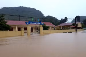 Trận mưa lũ năm 2024, khiến điểm trường Co Tang (xã Lóng Luông, huyện Vân Hồ, tỉnh Sơn La) bị ngập nước.